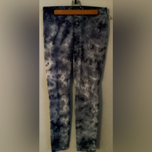 EUC Lovely Pair of Hue Leggings for Women💥 - Picture 2 of 4